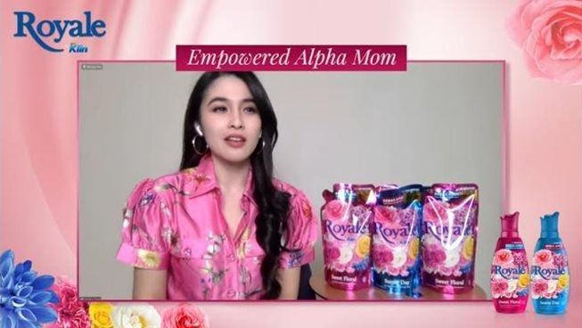 Sandra Dewi dalam acara virtual launch Royale Sweet Floral, Kamis (12/8/2021). (Tangkap layar zoom)