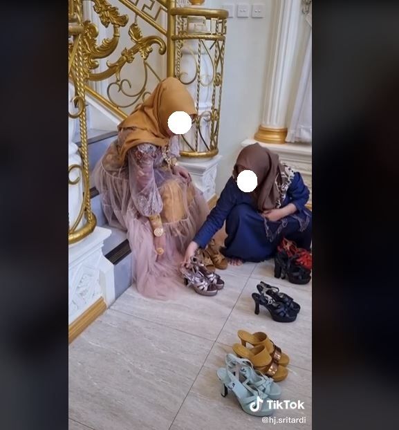 Viral Ibu-ibu Minta Dipakaikan Sepatu saat Hendak Kondangan (tiktok.com/@hj.sritardi)