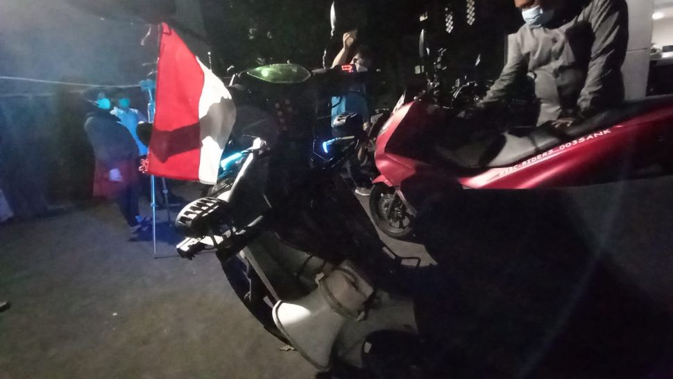 Sepeda motor milik anggota komunitas P.A.D.E, pengawal ambulans secara cuma-cuma. [Suara.com/Yosea Arga Pramudita]