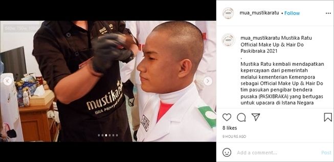 Momen anggota tim Paskibraka dirias sebelum upcara HUT RI. (Instagram/@mua_mustikaratu)