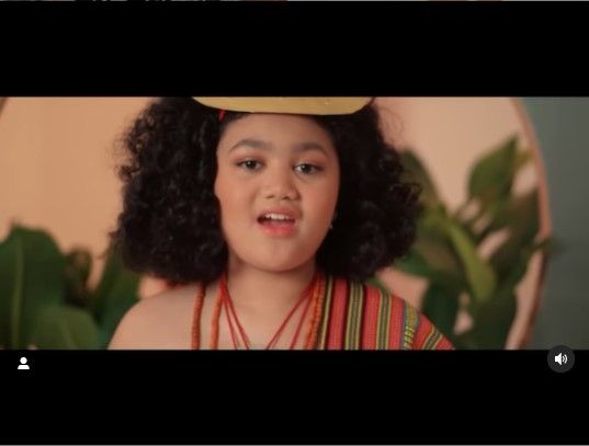 Amora Lemos menyanyikan lagu dari NTT (Instagram)