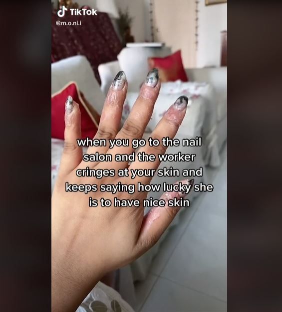 Curhat Wanita Dipermalukan saat Manikur karena Kulit Pecah-pecah (tiktok.com/@m.o.ni.i)