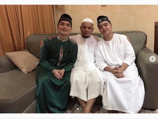 Potret kedekatan Alvin Faiz dan Ameer Azzikra. (Instagram/ameer_azzikra)