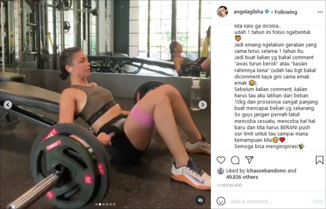 Angela Gilsha melakukan hit thrust untuk membentuk otot bokong. (Instagram/@angelagilsha)