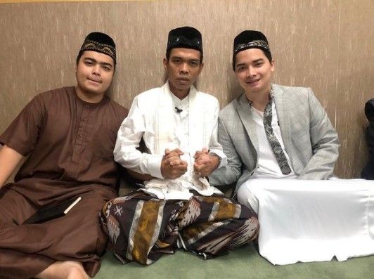 Potret kedekatan Alvin Faiz dan Ameer Azzikra. (Instagram/alvin_411)