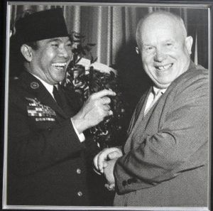 Soekarno dan Nikita Khrushchev. [kemendikbud.go.id]