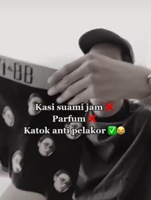 Istri beri suami celana dalam 'anti orang ketiga'. (Tiktok)