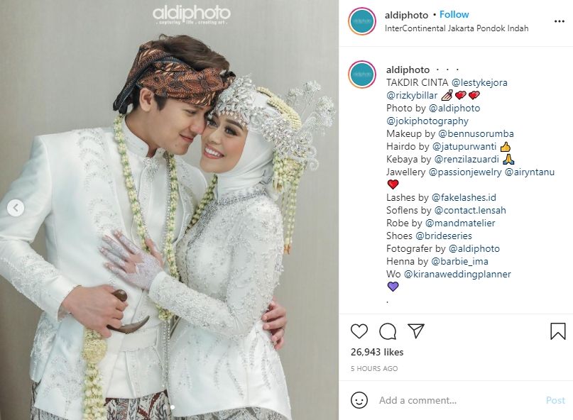 Gaun pengantin Lesti Kejora rancangan Renzi Lazuardi. [Instagram]