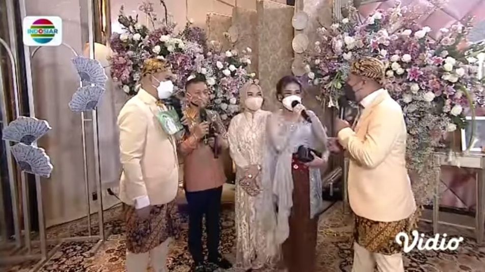 Ayah Rozak Diledek Irfan Hakim Soal Cincin Balasan Ayu Ting Ting Sombong