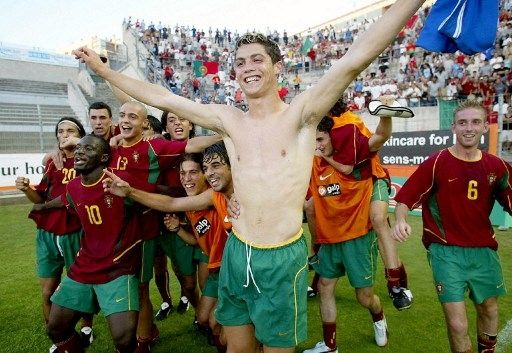 Cristiano Ronaldo saat tampil bersama Timnas Portugal U-21. (GERARD JULIEN / AFP)