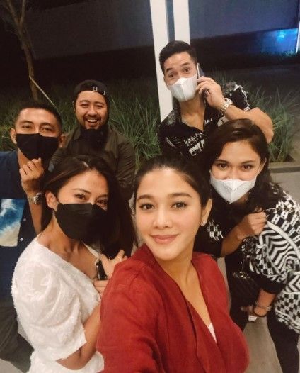 Potret kedekatan Tyna Kanna bareng Nana dan Naysilla Mirdad. (Instagram/naymirdad)