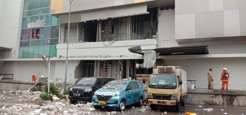 Bangunan di mal Margo City, Depok, Jawa Barat terlihat porak poranda pada Sabtu (21/8/2021) hari ini. [dokumentasi]