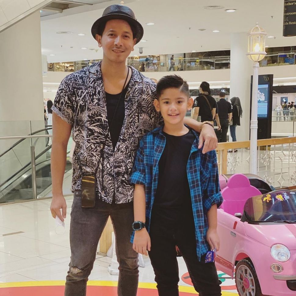 Sonny Septian dan putra sambungnya, King Faaz A Rafiq. [Instagram]