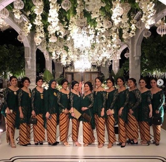 Artis jadi bridesmadi saat sedang hamil. (Instagram/tasyakamila)