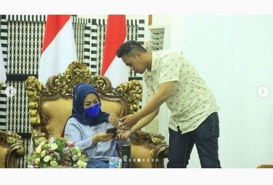 Potret Lord Adi dijamu pemerintah Tanah Datar. (Instagram/humastanahdatar)