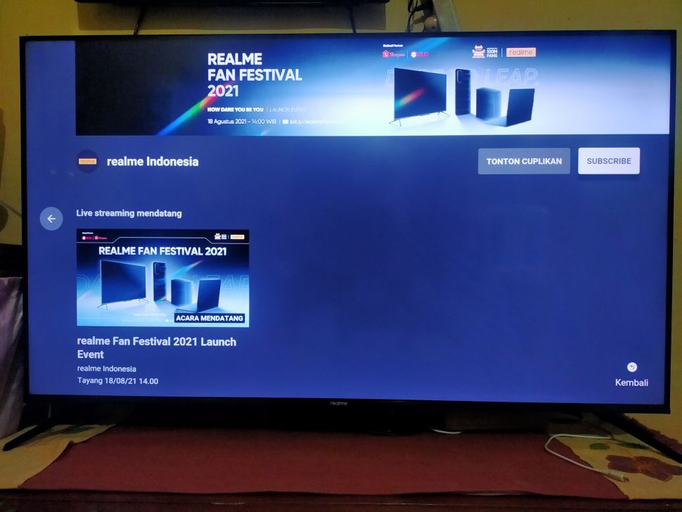 Realme Smart TV 4K 50 inci diklaim seperti memindahkan bioskop ke rumah. [Suara.com/Dicky Prastya]