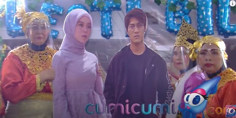 Fans bikin acara resepsi ala pernikahan Rizky Billar dan Lesti Kejora [YouTube/Cumicumi]