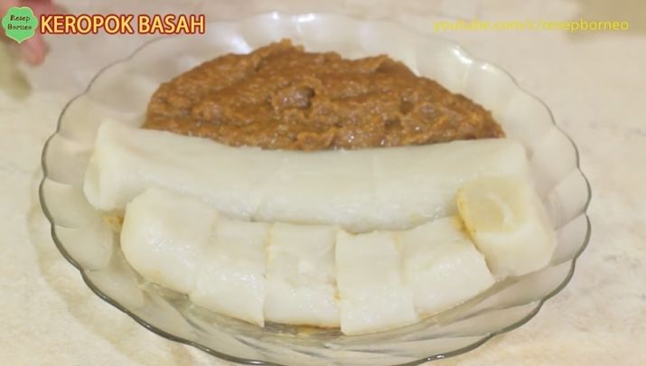 Kerupuk Basah, makanan khas Kapuas Hulu. (YouTube/Resep Borneo)