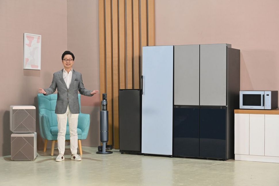 BESPOKE Refrigerator dan BESPOKE Microwave. (Samsung)