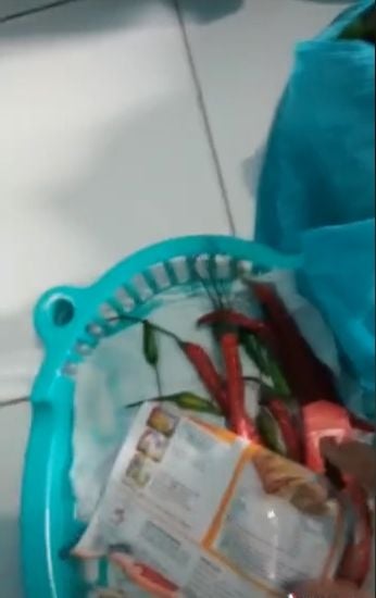 Istri sakit hati dan buang makanan. (Tiktok)