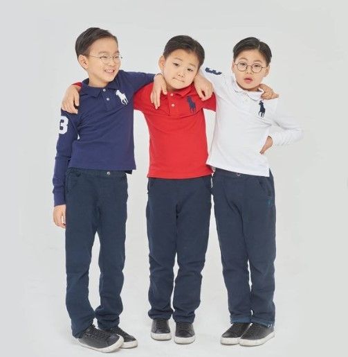 Potret terbaru Song Triplets. (Instagram/songilkook)