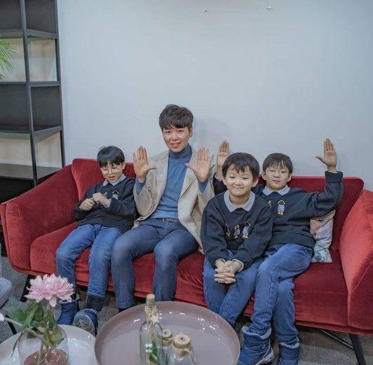 Potret terbaru Song Triplets. (Instagram/songilkook)