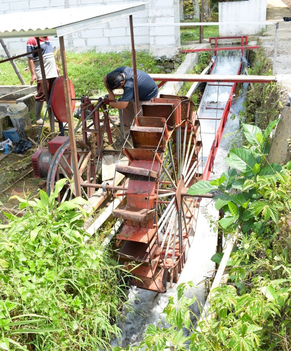 Tim Peneliti F MIPA Unsoed kembangkan PLTA Piko Hidro. [Dok Unsoed]