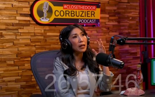 Wanda Ponika ngobrol di podcast Deddy Corbuzier. [deddy corbuzier / YouTube]