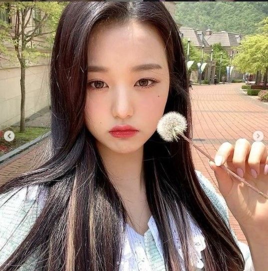 Jang Wonyoung IZ*ONE (Instagram)