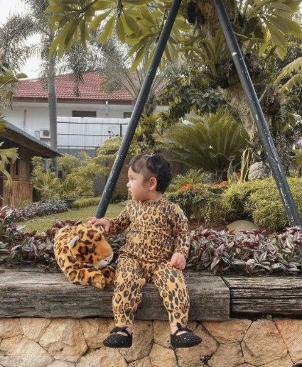 Potret Freya anak Selebgram Dwi Handayani.  (Instagram/dwihandaanda)