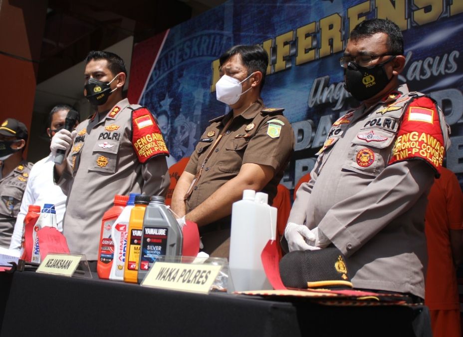 Polres Brebes bongkar sindikat oli palsu. (humas.polri.go.id)