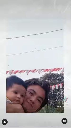 Rizki DA menggendong anak (Instagram)