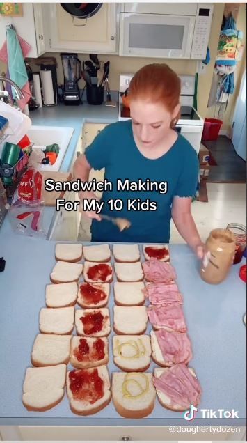 Sandwich untuk 10 anak (TikTok @doughertydozen)