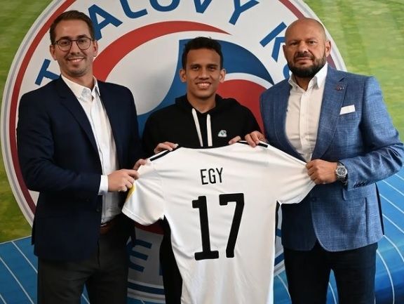 Egy Maulana Vikri saat dikenalkan sebagai pemain baru FK Senica (Instagram FK Senica/@fk_senica)