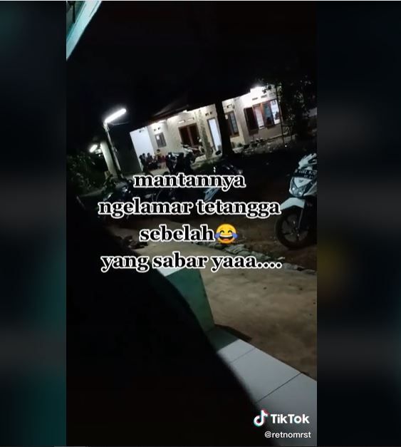 Viral Wanita Melihat Mantan Pacar Melamar Tetangga (tiktok.com/@retnomrst)