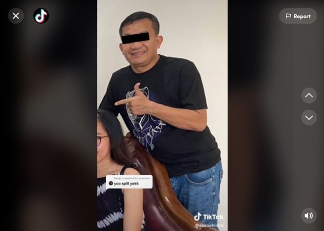 Foto ayah gadis yang viral jadi idola siswi di sekolah. (TikTok/@acenehinehi)