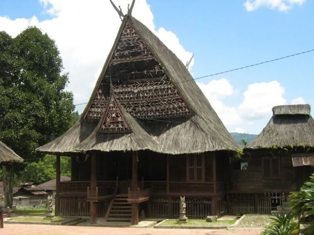 Ilustrasi Rumah Adat Mandailing. [https://www.parawisata.net/]