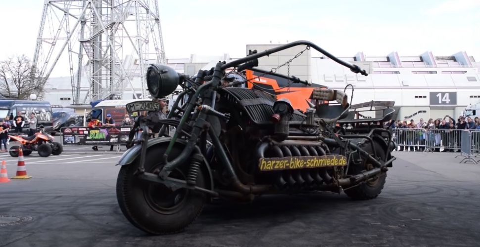 Motor terbesar di dunia, panzer bike Ekaterina yang Agung. (Youtube/Sören's Sky Show)