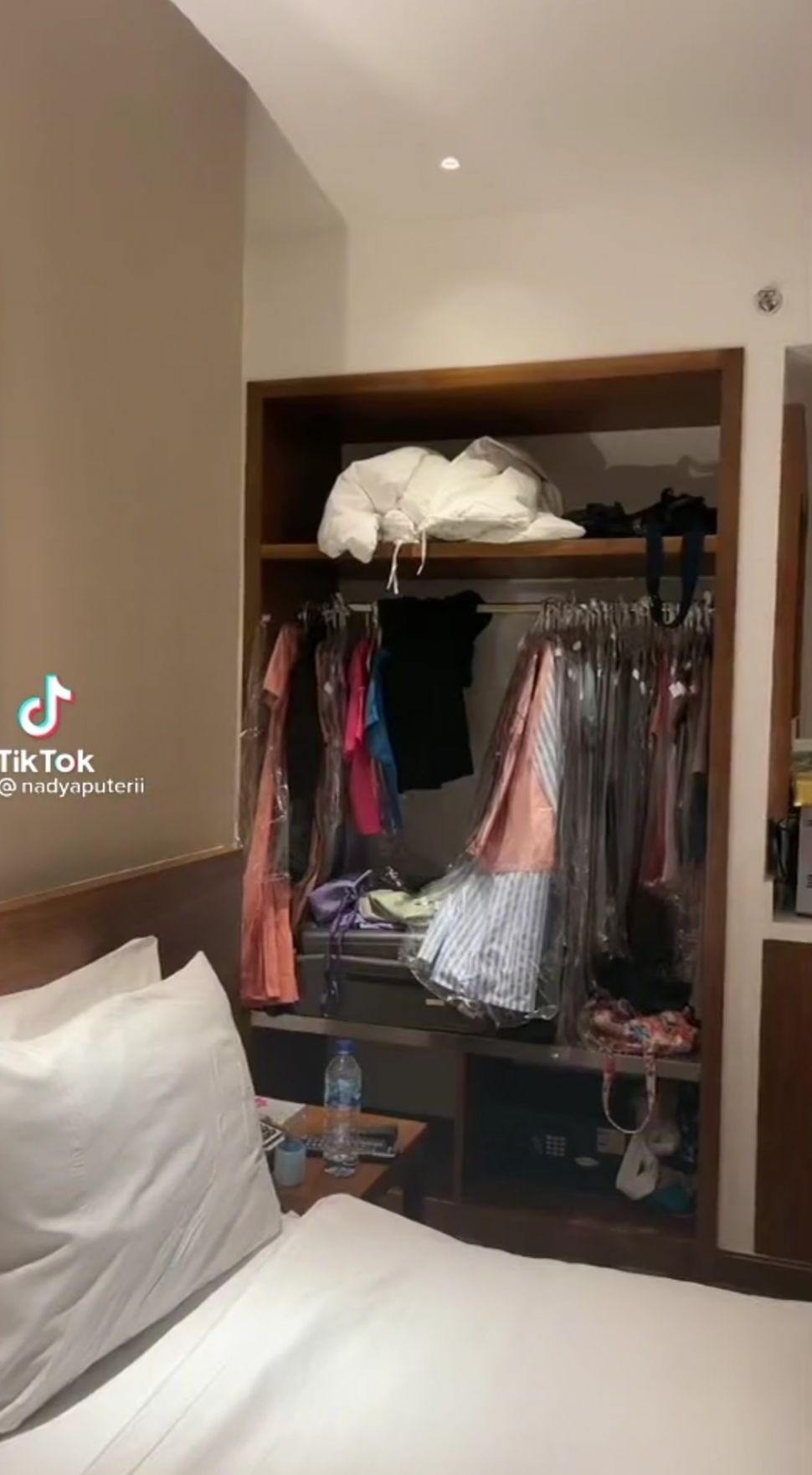 Potret kamar Nadya MasterChef saat karantina. (YouTube)