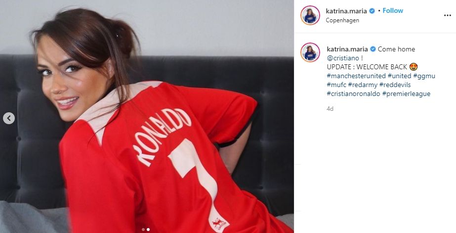 Katrina Maria pakai jersey Ronaldo. (Instagram/katrina.maria)