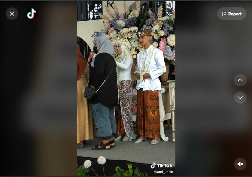 Viral Pengantin Jadi WO di Kawinan Sendiri, Sampai Pegang HT. (Dok: TikTok/ami_uncle)