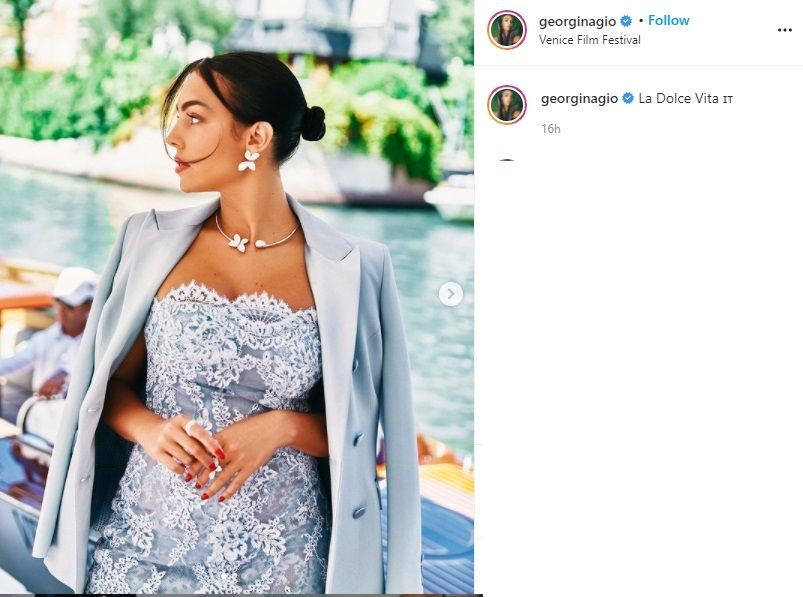 Georgina Rodriguez tampil dengan perhiasan mewah. (Instagram/georginagio)