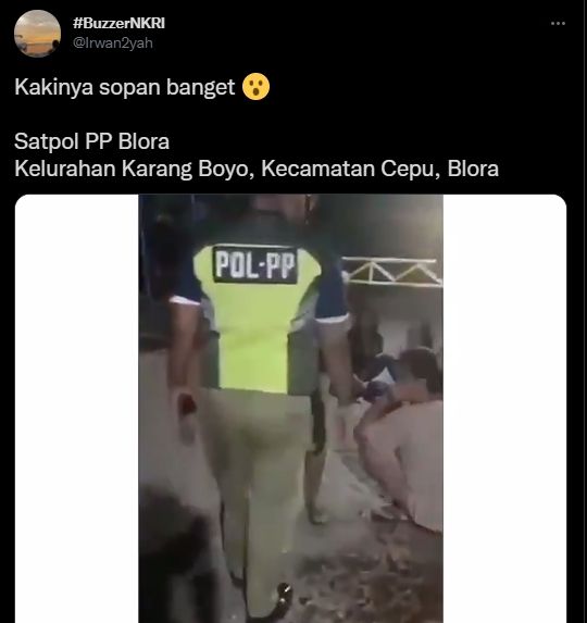 Viral oknum Satpol PP tendang kepala pemuda. (Twitter/ @Irwan2yah)