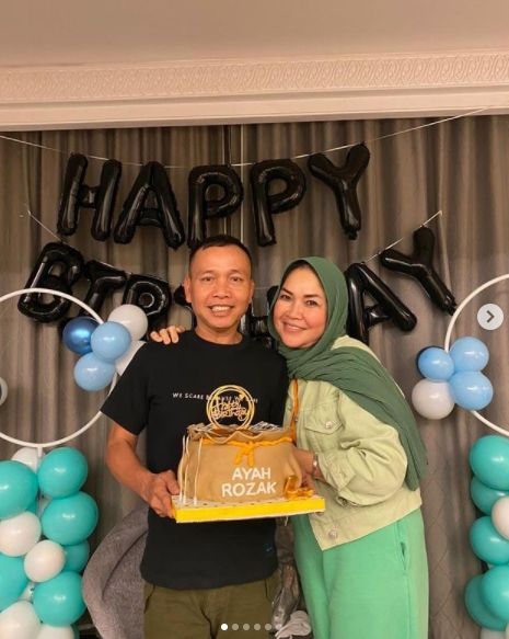 Orangtua Ayu Ting Ting, Umi Kalsum dan Abdul Rozak [Instagram/@mom_ayting92_]