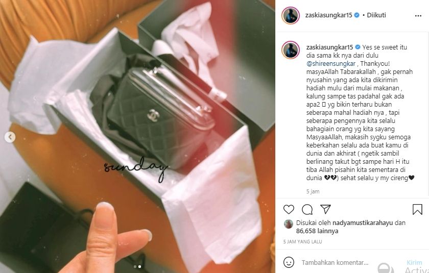 Kado Shireen Sungkar untuk Zaskia Sungkar (instagram.com)