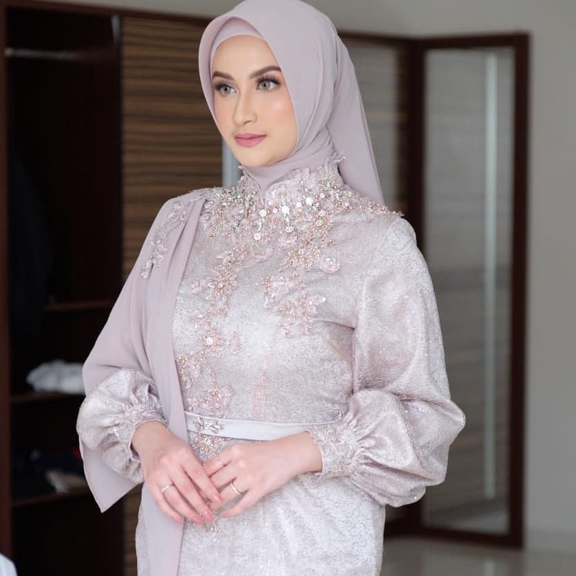 Potret Artis di Acara Ngunduh Mantu Lesti Kejora dan Rizky Billar. (Instagram/dindinnurdiansyah__official)