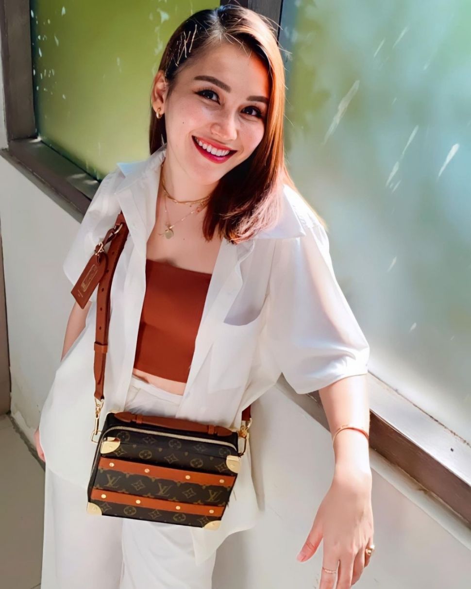 Potret Ayu Ting Ting bak idol Kpop. (Instagram/ayutingting92)