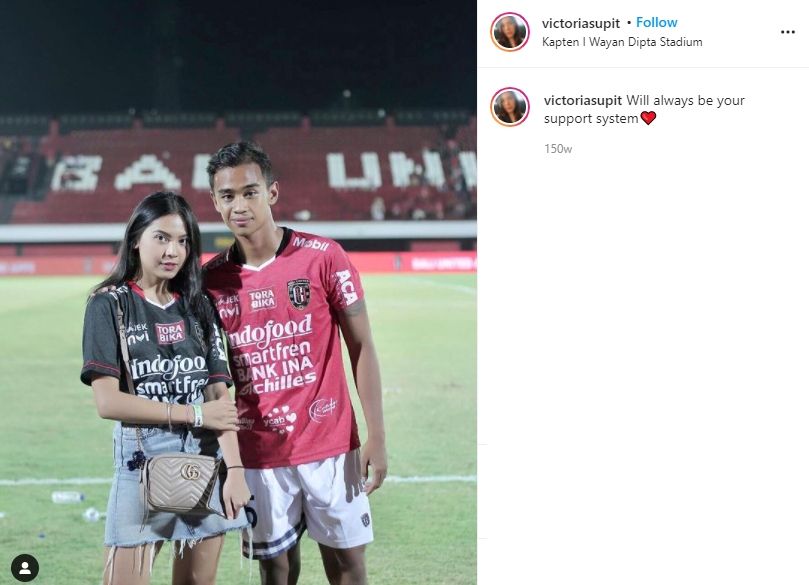 Victoria Supit, tunangan pemain Persita Tangerang, Dallen Doke. (Instagram/victoriasupit)