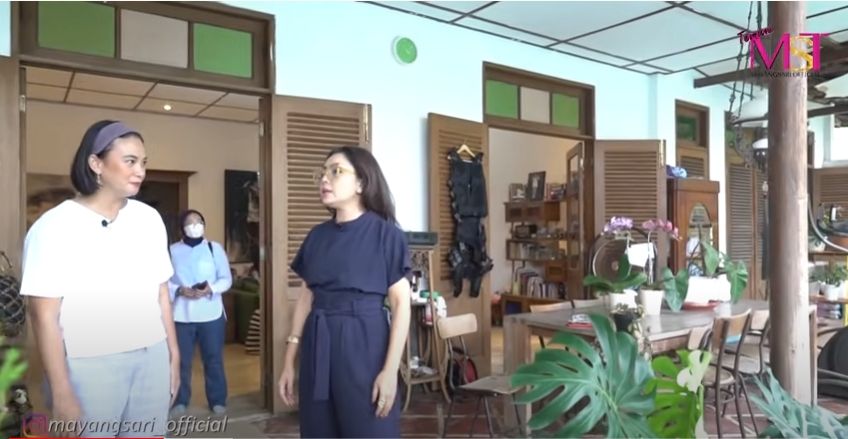 Potret rumah Anjasmara dan Dian Nitami. (YouTube/Mayangsari Official)