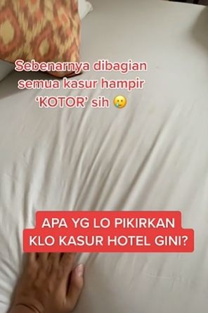 Pria temukan bercak mencurigakan di sprei hotel. (Tiktok)